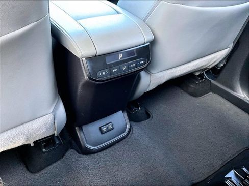 Used 2020 Toyota Highlander XLE FWD image 22