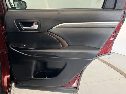Used 2018 Toyota Highlander Limited Platinum AWD/4WD image 25