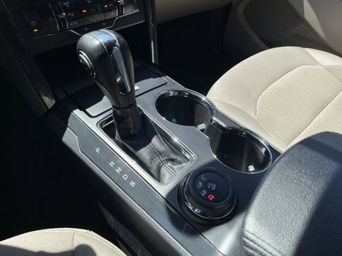 Used 2019 Ford Explorer XLT AWD/4WD image 21