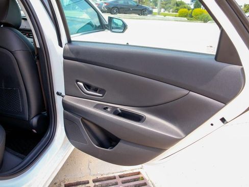 New 2026 Hyundai Elantra Limited FWD image 15