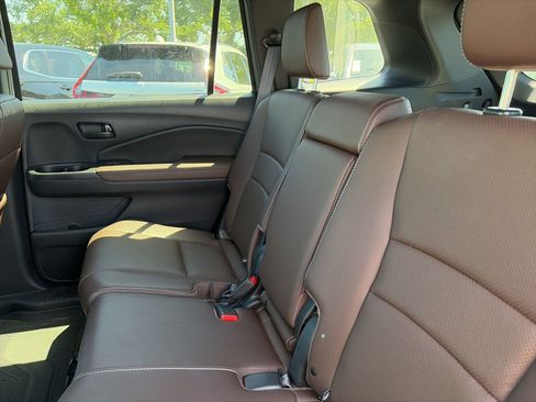 Used 2025 Honda Passport EX-L image 9