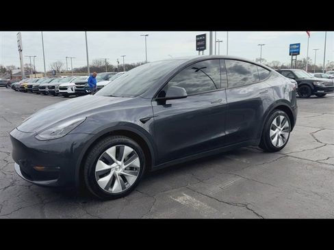 Used 2024 Tesla Model Y Long Range image 4