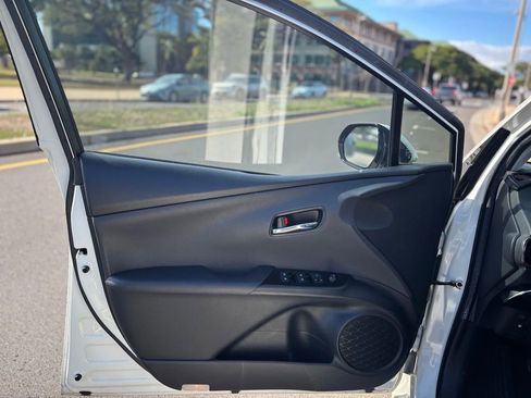 Used 2018 Toyota Prius Prime Plus image 13