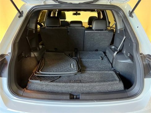 Certified 2020 Volkswagen Tiguan SE image 5