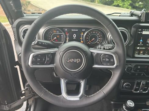 Used 2023 Jeep Wrangler Unlimited Sahara AWD/4WD image 14