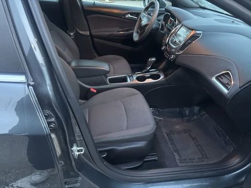 Used 2018 Chevrolet Cruze LT w/ Convenience Package image 12
