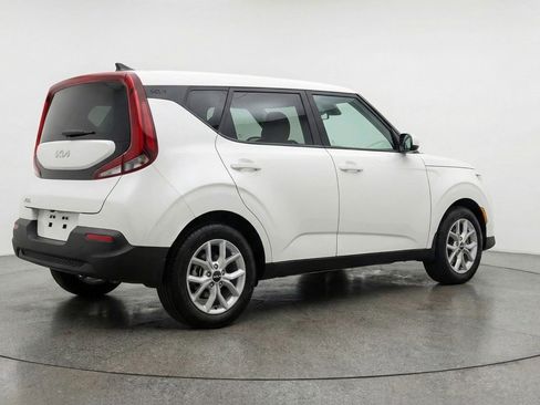 Used 2025 Kia Soul LX w/ LX Technology Package FWD image 9