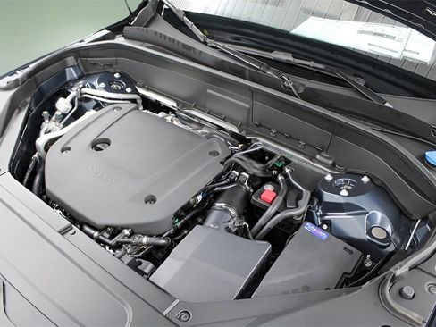 New 2026 Volvo XC90 B6 Plus w/ Protection Package Premier image 27