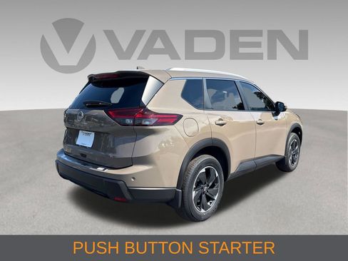 Used 2025 Nissan Rogue SV w/ SV Premium Package FWD image 5