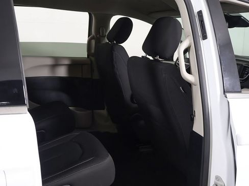 Used 2023 Chrysler Voyager LX FWD image 22