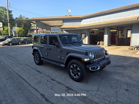 Used 2018 Jeep Wrangler Unlimited Sahara w/ Dual Top Group AWD/4WD image 1