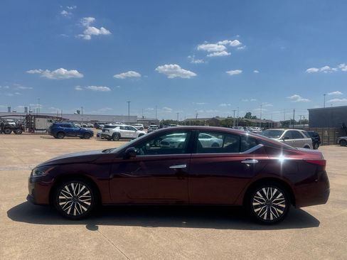 Certified 2024 Nissan Altima 2.5 SV FWD image 12