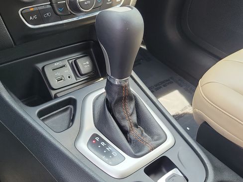 Used 2016 Jeep Cherokee Limited FWD image 29