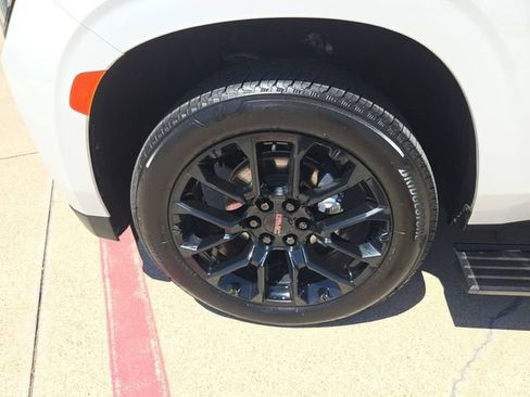 Used 2022 GMC Yukon XL Denali RWD image 31