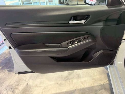 Used 2025 Nissan Altima 2.5 SV image 41