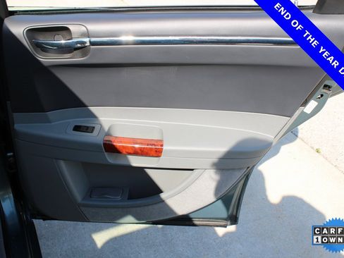 Used 2005 Chrysler 300 C w/ Navigation & Sound Group II image 20