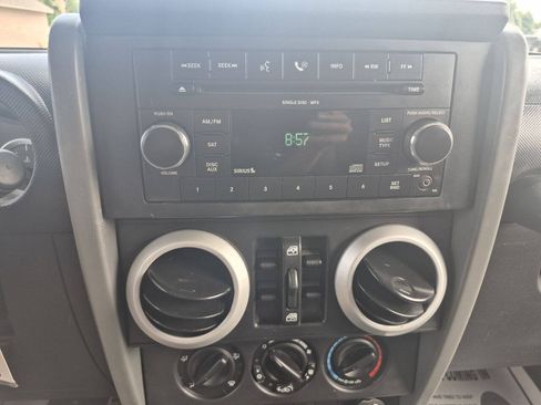 Used 2009 Jeep Wrangler Unlimited Sahara AWD/4WD image 21