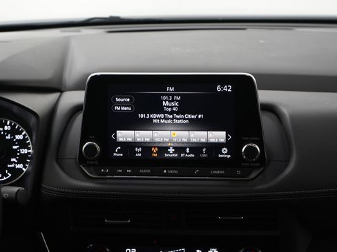 Used 2025 Nissan Rogue SV AWD/4WD image 15