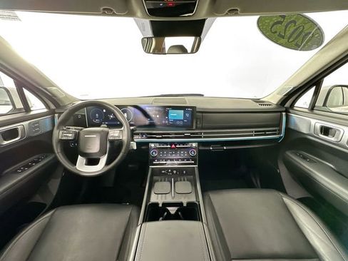 Used 2025 Hyundai Santa Fe Limited image 3