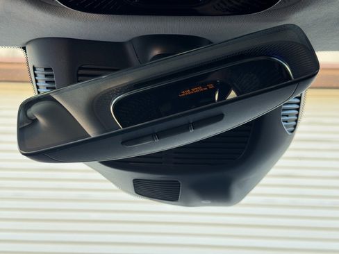 Used 2025 Mercedes-Benz GLC 350e 4MATIC image 37