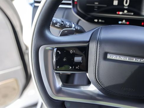 Used 2023 Land Rover Range Rover SV image 16