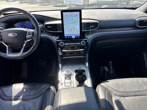 Used 2023 Ford Explorer Platinum w/ Technology Package AWD/4WD image 28
