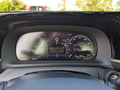 Used 2023 Toyota Crown Limited image 35