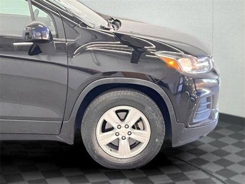 Certified 2021 Chevrolet Trax LS w/ Tint and Cruise Package image 5