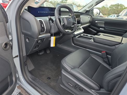 New 2025 Ford Expedition Platinum w/ Driver's Package image 11