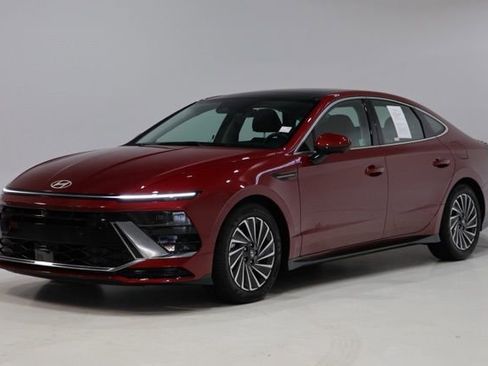 Certified 2025 Hyundai Sonata Limited image 3