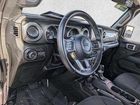 Used 2019 Jeep Wrangler Unlimited Sahara w/ Safety Group image 10