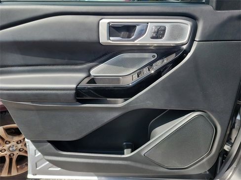 Used 2023 Ford Explorer Platinum w/ Technology Package image 28
