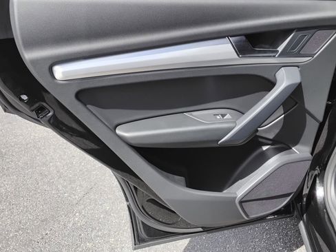 Certified 2025 Audi Q5 2.0T Premium image 19