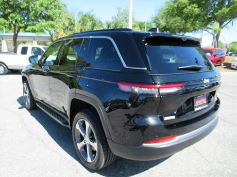 New 2026 Jeep Grand Cherokee Limited w/ Luxury Tech Group II RWD image 5