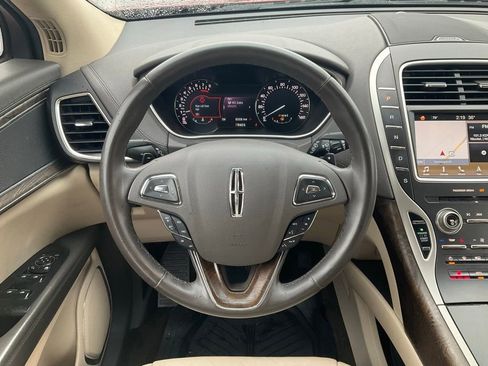 Used 2016 Lincoln MKX Select w/ Select Plus Package AWD/4WD image 6