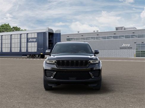 New 2025 Jeep Grand Cherokee Altitude image 6