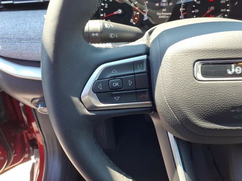 Used 2025 Jeep Compass Latitude AWD/4WD image 19