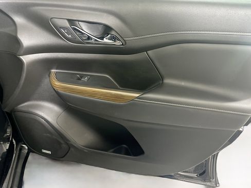 Used 2023 GMC Acadia SLE w/ Driver Convenience Package image 33