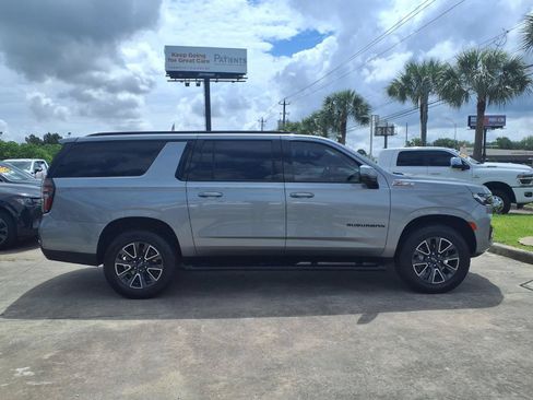 Used 2023 Chevrolet Suburban Z71 w/ Luxury Package AWD/4WD image 4