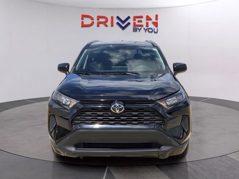 Used 2019 Toyota RAV4 LE image 8