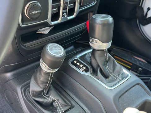 Used 2023 Jeep Wrangler Unlimited Sahara AWD/4WD image 12