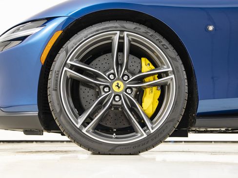 Certified 2025 Ferrari Roma Spider RWD image 18
