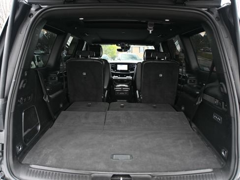 Used 2022 Jeep Wagoneer Series III w/ Premium Group I image 16