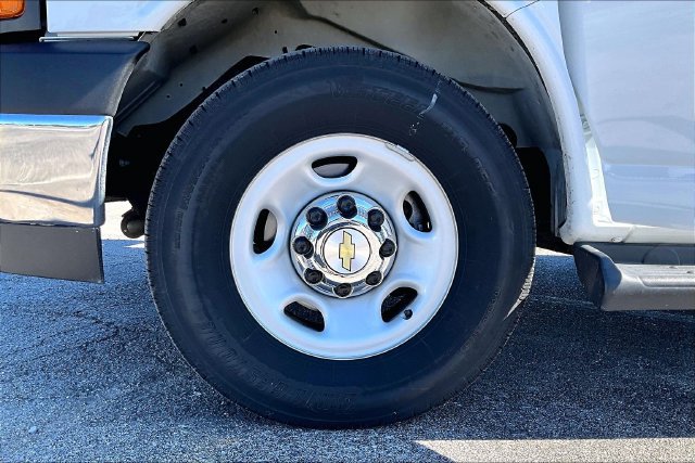 Used 2025 Chevrolet Express 3500 LT w/ LT Preferred Equipment Group RWD image 32
