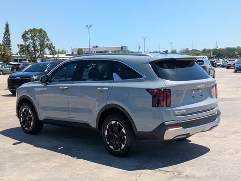 Certified 2025 Kia Sorento S image 6