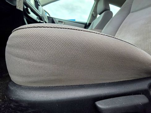 Used 2014 Toyota Corolla LE FWD image 10