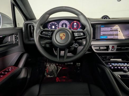 Certified 2025 Porsche Cayenne GTS AWD/4WD image 21