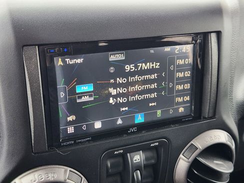 Used 2018 Jeep Wrangler Unlimited Sport S image 32