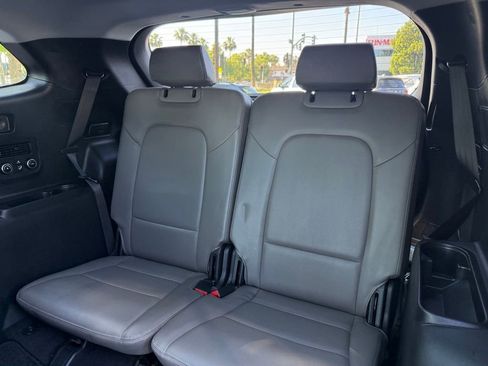 Used 2017 Hyundai Santa Fe Limited FWD image 14