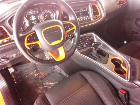 Used 2018 Dodge Challenger SXT RWD image 7